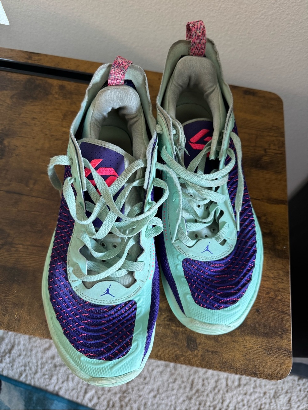Men’s jordan LUKA 1 size 9